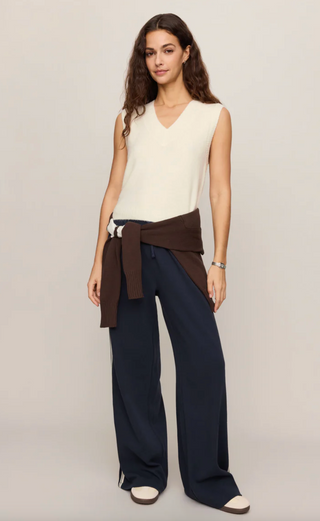 Classic Act Sweater Vest - Sandstone