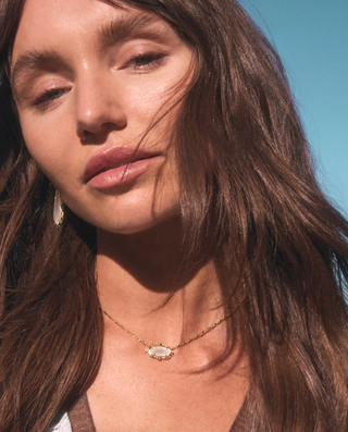 Elisa Scallop Frame Short Pendant Necklace - Gold - Light Pink Iridescent Abalone