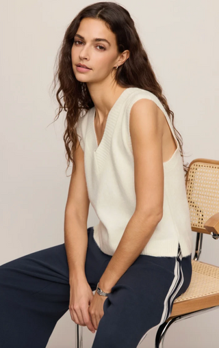 Classic Act Sweater Vest - Sandstone