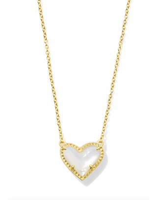 Ari Heart Short Pendant Necklace - Gold