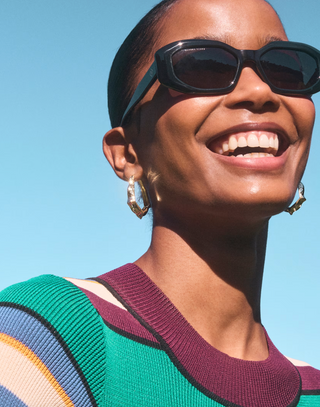 Adriana Scallop Frame Hoop Earrings - Gold